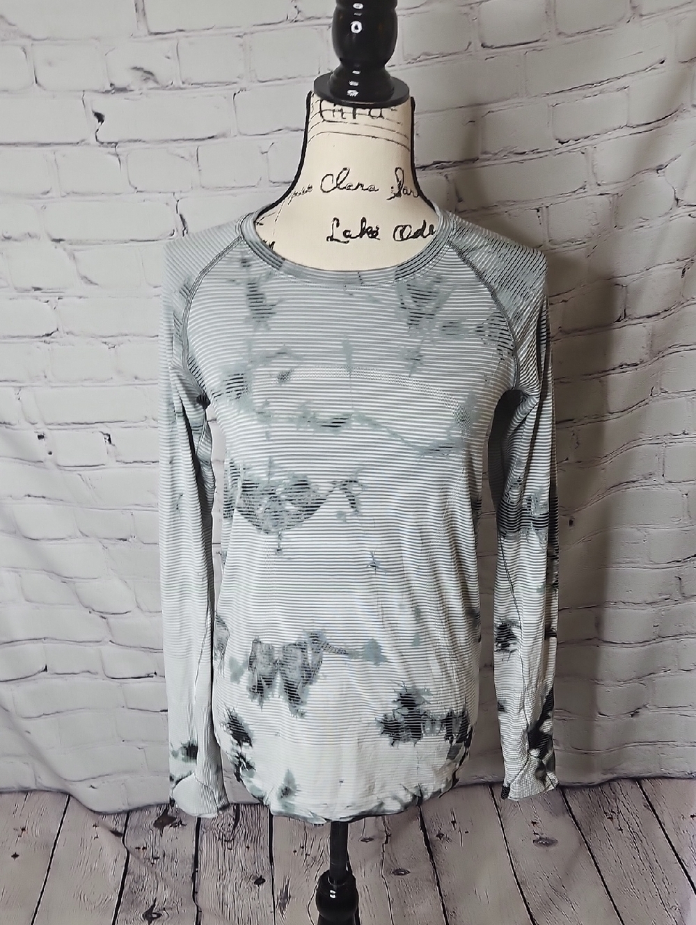 Lululemon Swiftly Tech Long Sleeve 2.0 *MultiDye Shibori Stripe Graphite Grey 8